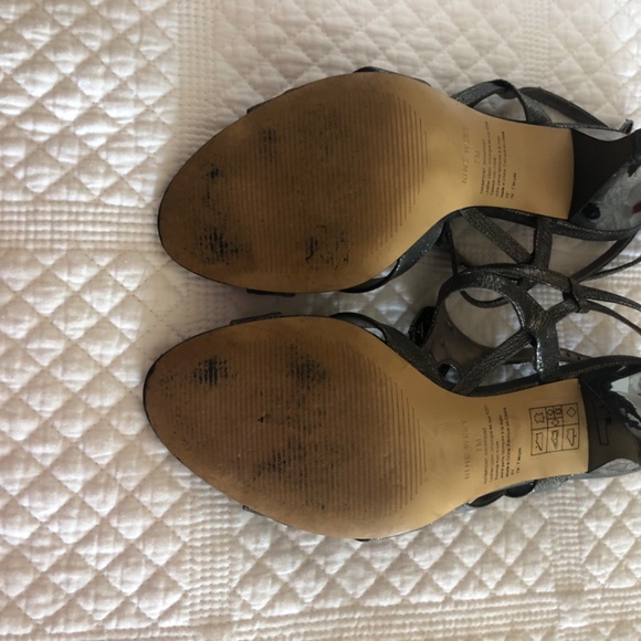 NINE WEST DARK SILVER SANDALS 🩶 - Picture 6 of 6